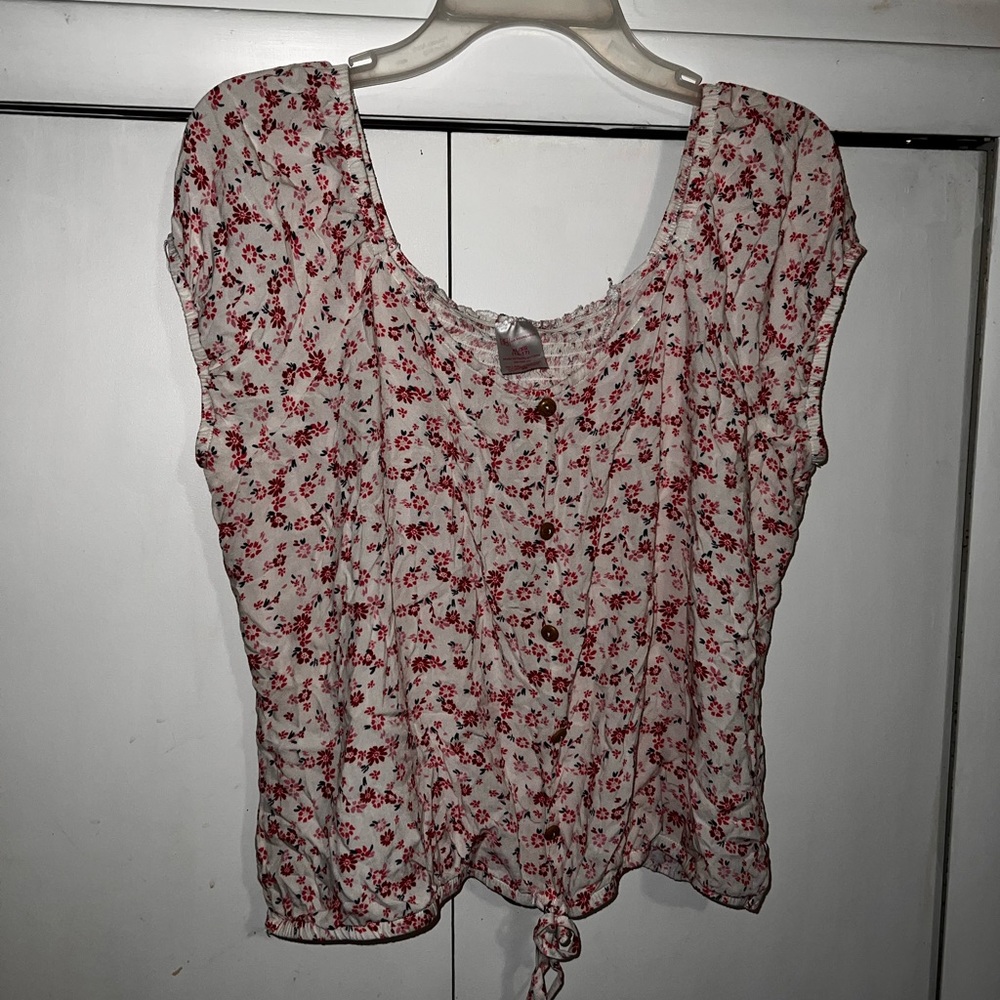Cinched bottom pink floral crop top. No Boundaries, size XL